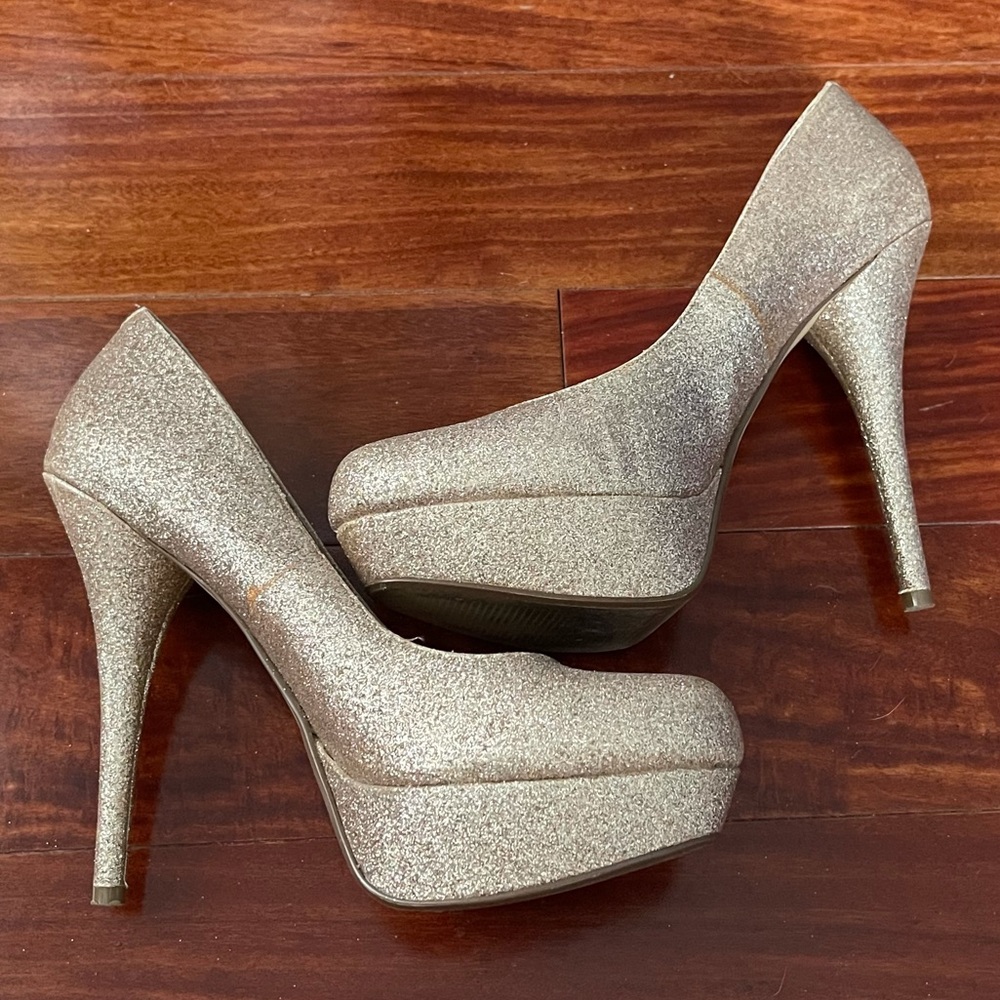 Steve Madden Gold Glitter ‘Caryssa’ Pumps sz 9.5